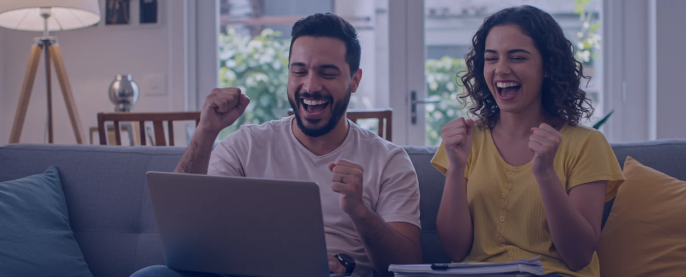 Clientes acompanhando uma oportunidade de compra de veículo